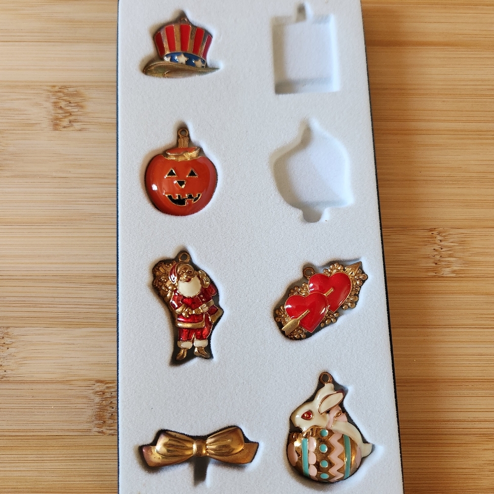 Vintage Tofa Interchangable Holiday  Pin With Charms